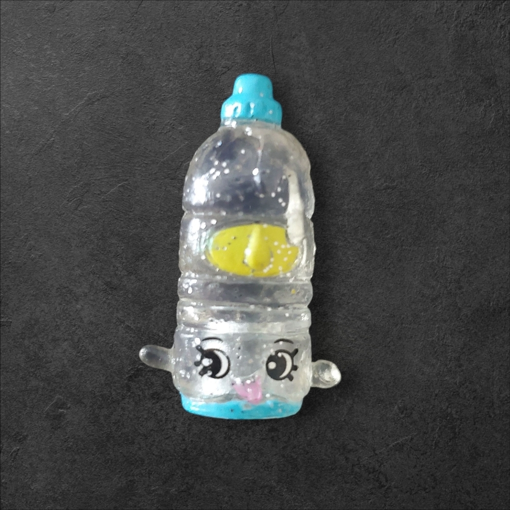 EXCLUSIVE Shopkins Season 3 Glitz Clears Wally Water From GLITZI Ice Cream Truck